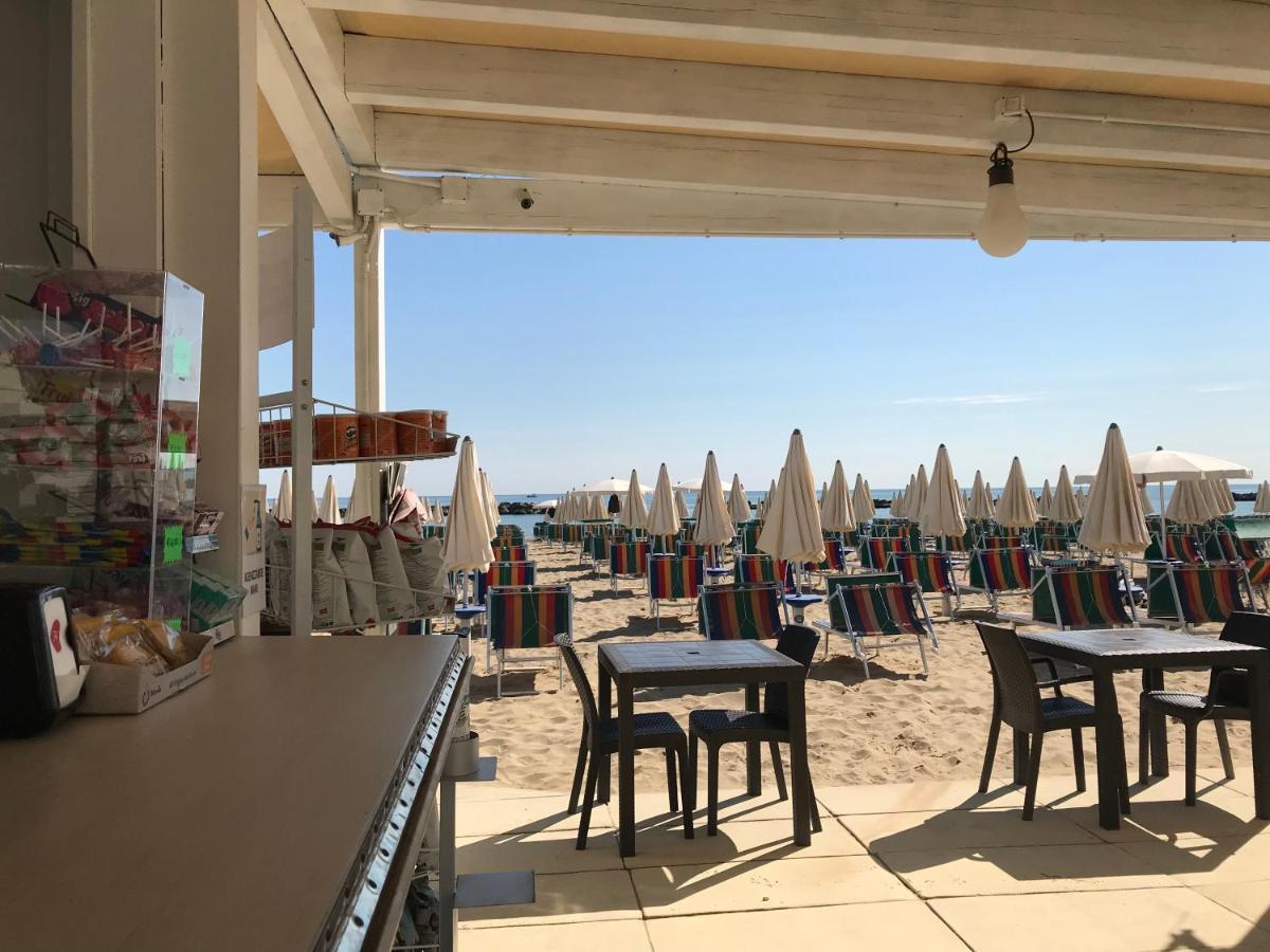 Hotel Flying Pesaro Eksteriør billede