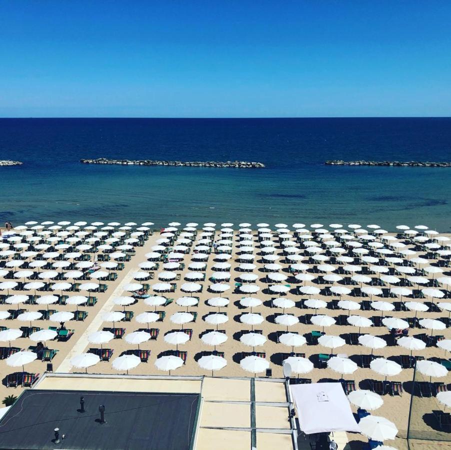 Hotel Flying Pesaro Eksteriør billede