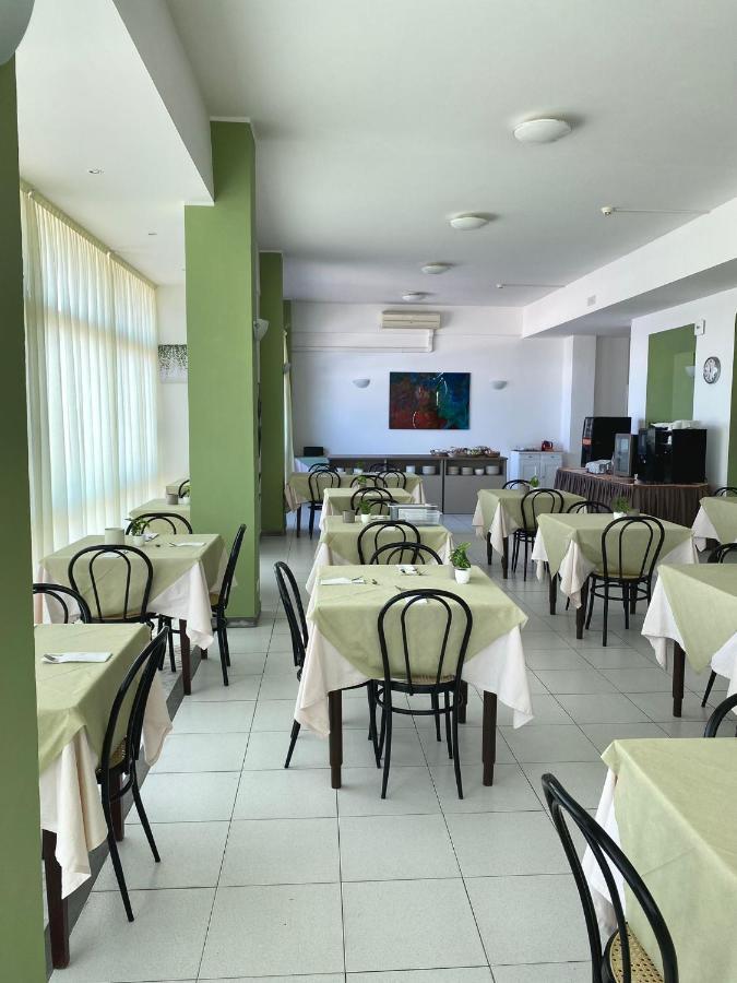 Hotel Flying Pesaro Eksteriør billede