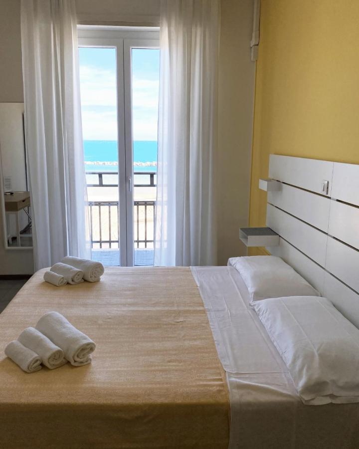 Hotel Flying Pesaro Eksteriør billede