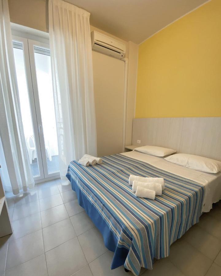 Hotel Flying Pesaro Eksteriør billede