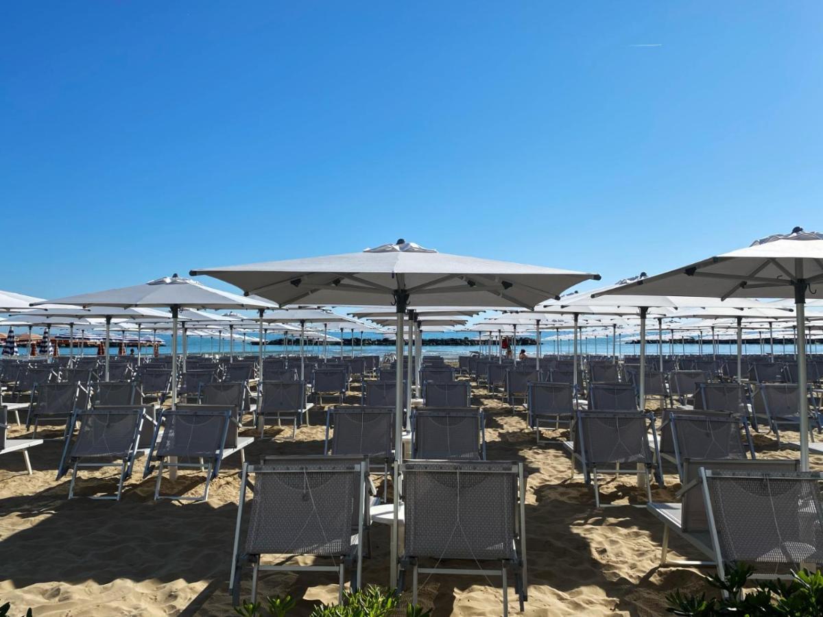 Hotel Flying Pesaro Eksteriør billede
