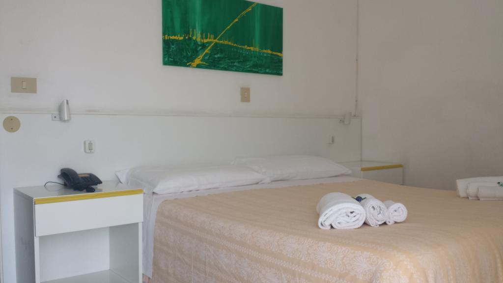 Hotel Flying Pesaro Eksteriør billede