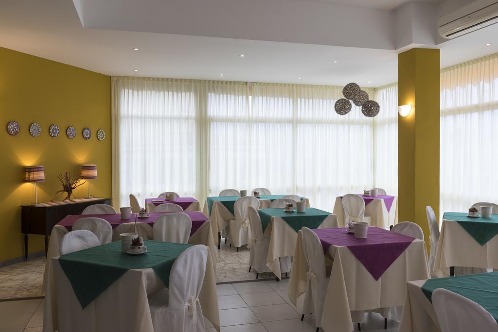 Hotel Flying Pesaro Eksteriør billede